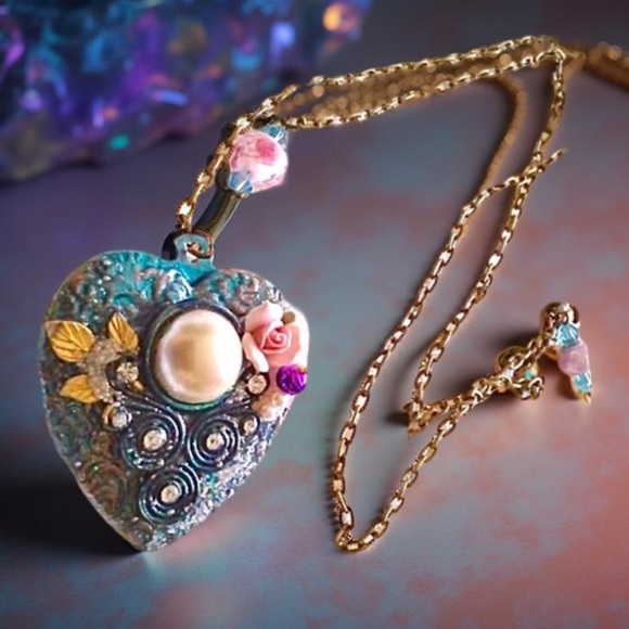 Handcrafted Heart Necklace with Handcrafted chain - Picture 8 of 15